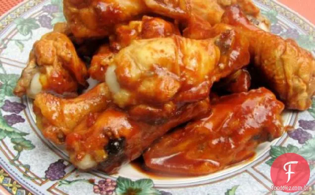 Asas de frango com molho de churrasco para o pote de Barro!
