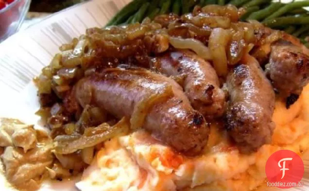 Bangers e Mash com cebolas douradas