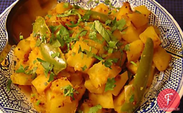 Batatas indianas com sementes de mostarda (Sookhi Bhaji)