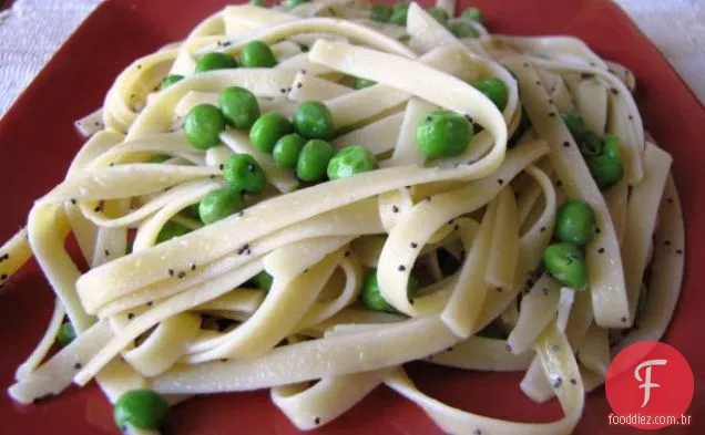 Macarrão Com Sementes De Papoula E Ervilhas