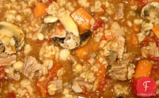Ensopado de carne e cevada saudável
