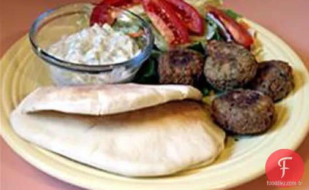 Falafel de Sean e molho de pepino