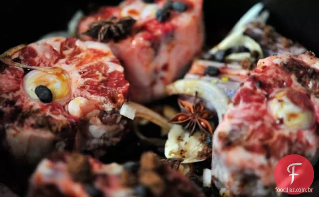Oxtails Refogados Com Verdes Chineses