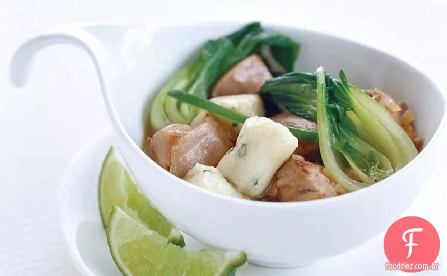 Ensopado de frango tailandês com bolinhos de batata-Cebolinha