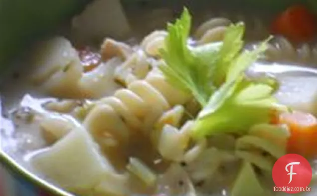 Sopa Clássica De Macarrão De Frango