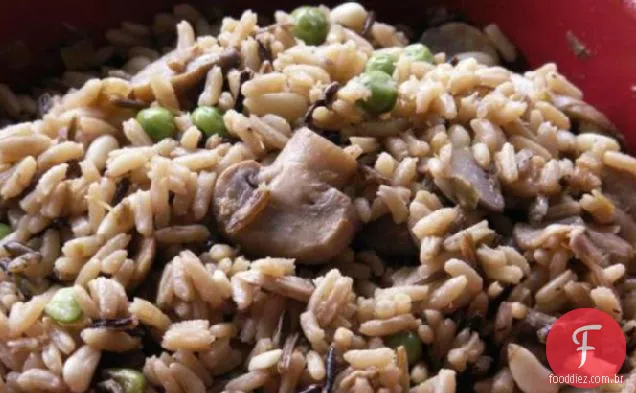 Pilaf De Arroz Selvagem Assado No Forno Com Cogumelos