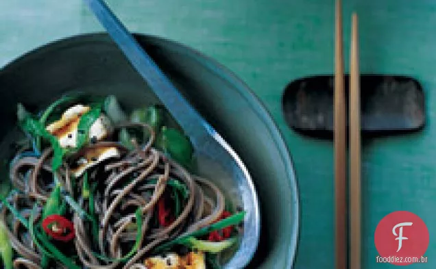 Soba E Tofu Em Caldo De Gengibre