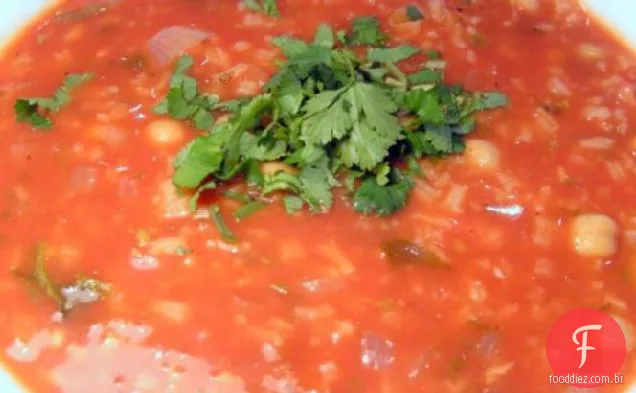 Sopa egípcia de grão de bico e tomate