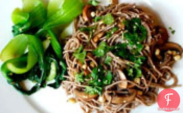Coma Por Oito Dólares: Soba Com Cogumelos E Um Lado De Bok Choy