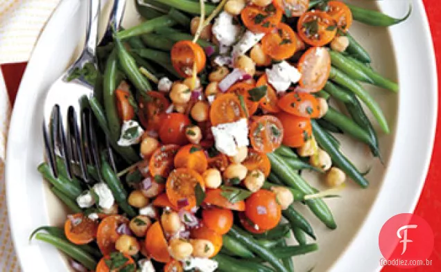 Feijão verde, tomate e salada de grão de bico