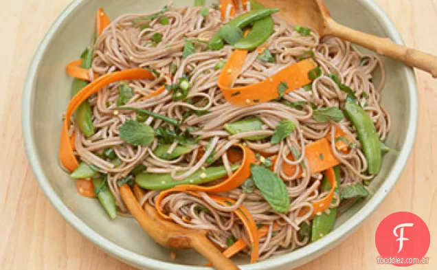 Macarrão Soba com legumes e hortelã