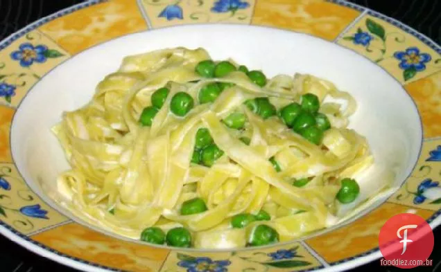 Molho De Creme De Macarrão Com Ervilhas