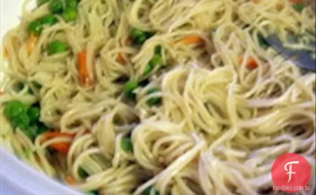 Peito de frango assado com feijão, tomate e páprica