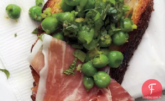 Ervilha cunhada e Prosciutto Crostini