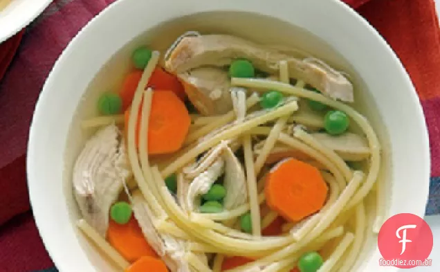 Sopa De Macarrão De Frango Com Seis Ingredientes