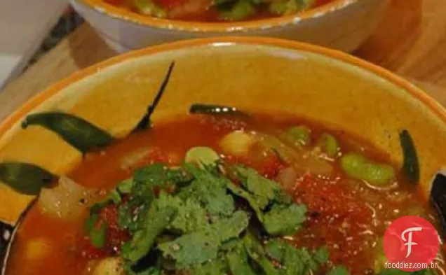 Sopa De Grão De Bico Em Estilo Marroquino