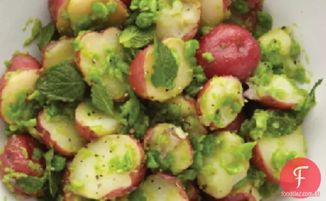 Batatas, ervilhas e hortelã