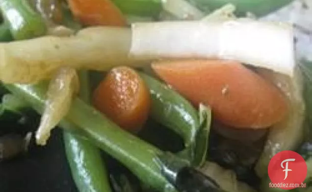 Bok Choy, cenoura e feijão verde