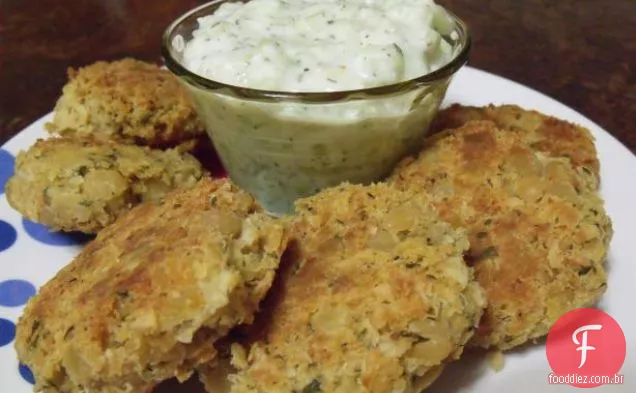 Bolinhos De Grão De Bico Com Molho Tzatziki