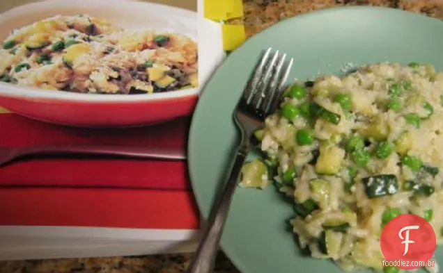 Risoto de primavera com ervilhas e abobrinha