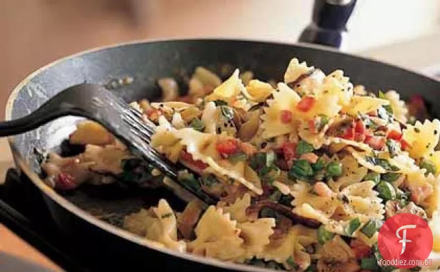 Macarrão Chop-As-You-Go com cogumelos e presunto