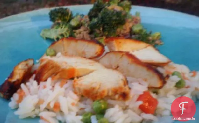 Frango Com Pimentão Doce Com Arroz Vegetal Asiático