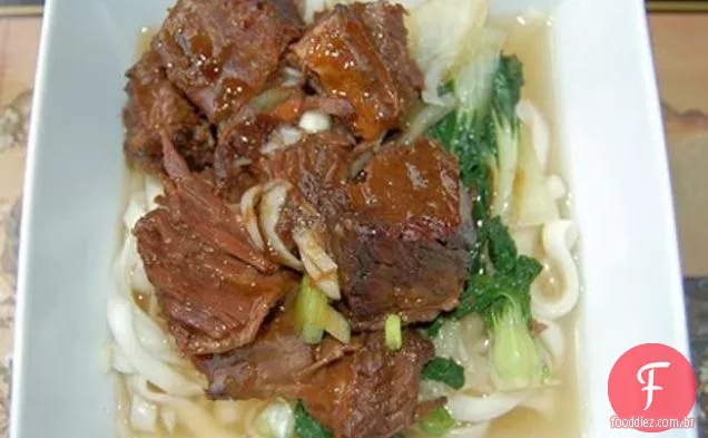 Macarrão De Sopa Com Carne Assada