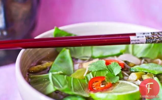 Sopa De Macarrão Asiática