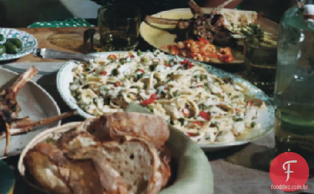 Massas frescas com carne de caranguejo, ervilhas e Chile
