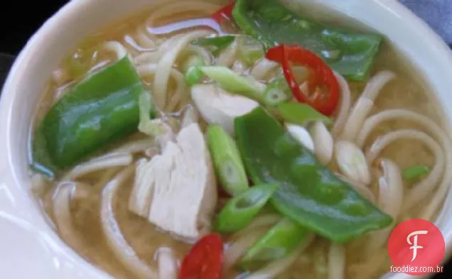 Sopa de frango e macarrão Miso