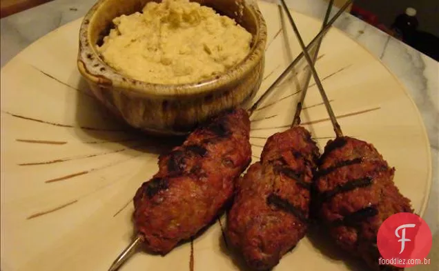 Koftas De Carne Picante Com Purê De Grão De Bico