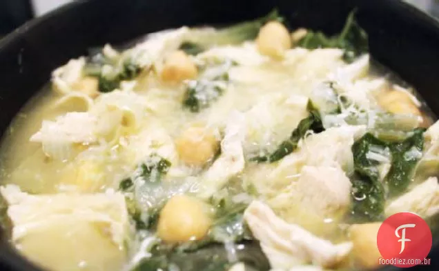 Frango desfiado, acelga e sopa de grão de bico