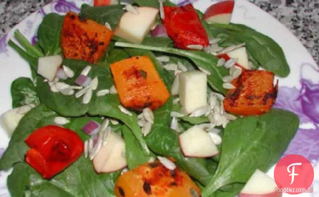 Salada de abóbora assada e espinafre