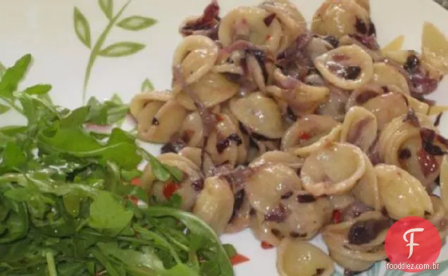 Orecchiette com Radicchio e cebolas