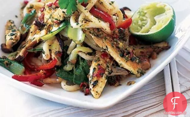 Macarrão De Frango Com Amendoim