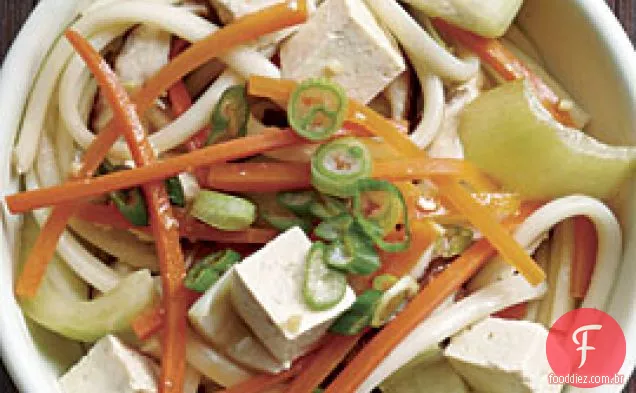 Udon com Tofu e legumes fritos