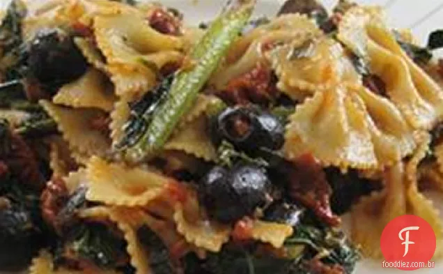 Macarrão Mediterrâneo com verduras