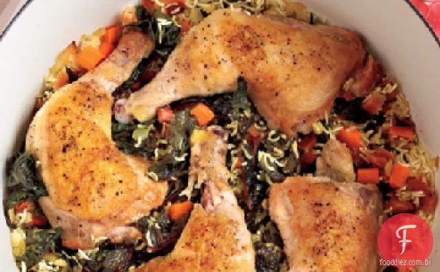 Frango e arroz de uma panela com acelga suíça