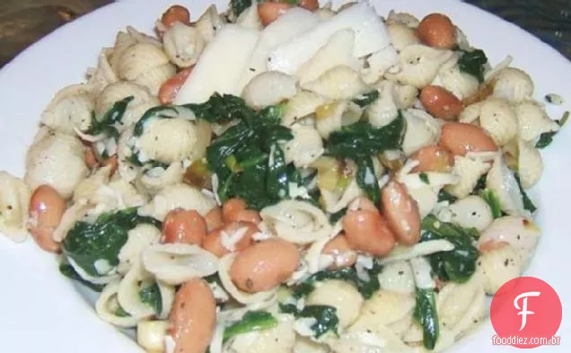 Penne com acelga suíça e queijo Asiago