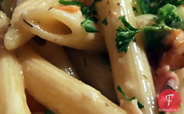Penne com salsicha picante e acelga