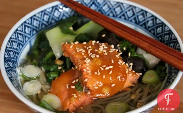 Fácil Mel Miso Vitrificado Salmão E Sopa De Macarrão Soba