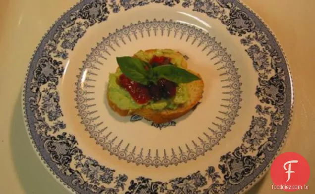 Tomate e abacate-queijo de cabra Crostini