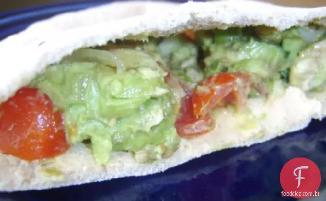 Abacate, tomate e Sanduíche de Hummus