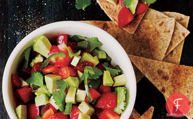 Salsa de morango e abacate com tortilla de canela