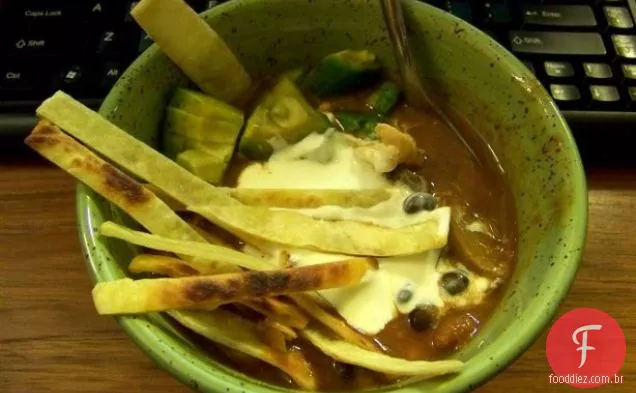 Ensopado de carne e vegetais em estilo mexicano-Molcajete da Azteca
