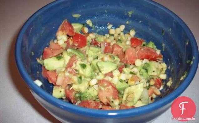 Ovos mexidos com abacate e queijo