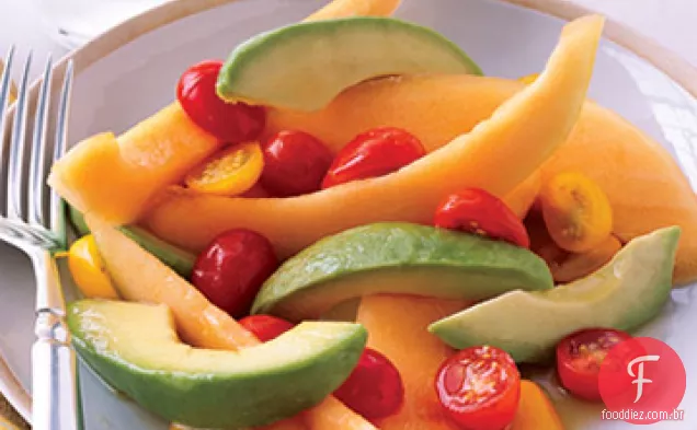 Salada de melão e abacate com molho de mel e limão