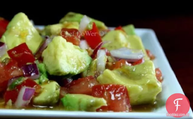 Salada de tomate e abacate a La Caribe