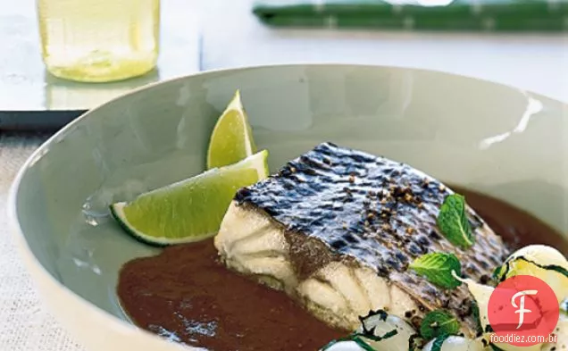 Robalo cozido no vapor com molho de Tamarindo