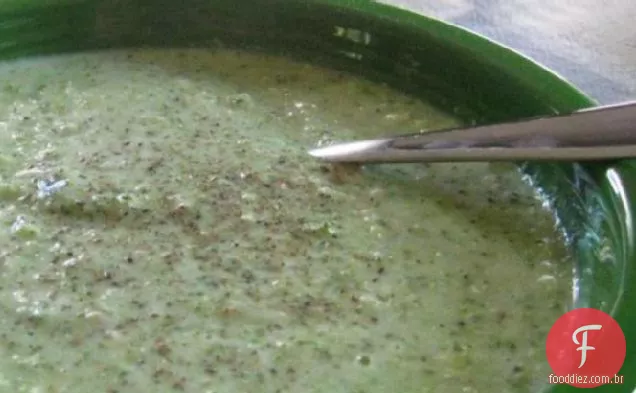 Sopa de brócolis de Alissa Cohen (alimentos crus)